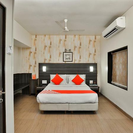 Oyo 17332 Hotel Nana'S Daman Eksteriør bilde