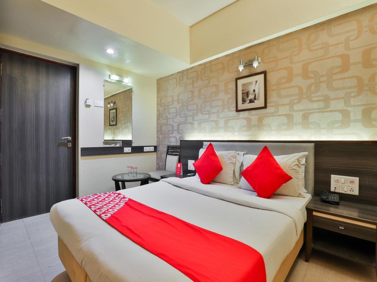 Oyo 17332 Hotel Nana'S Daman Eksteriør bilde